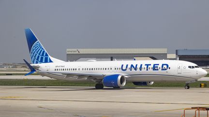 Un Boeing 737 MAX 9 de la compagnie aérienne américaine United Airlines, le 11 mai 2023 à Chicago (Etats-Unis). Photo d'illustration. (NICOLAS ECONOMOU / NURPHOTO)