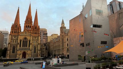 Les suspects projetaient de frapper dans&nbsp;des lieux emblématiques de Melbourne comme ici la cathédrale Saint-Paul. (WILLIAM WEST / AFP)