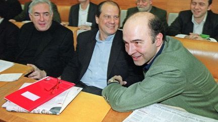 Les anciens ministres Dominique Strauss-Kahn (G), Pierre Moscovici (D) et Jean-Christophe Cambadélis (C) en 2003 (AFP / PHOTO FREDERICK FLORIN)