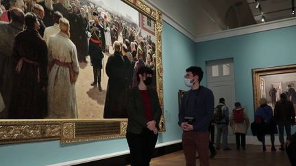 Réseaux sociaux : des influenceurs attirent de nouveaux visiteurs dans les musées (FRANCE 2)