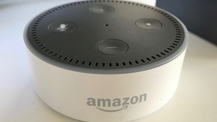 Le boitier Amazon Echo est connecté en permanence (Jérome Colombain - Radio France)