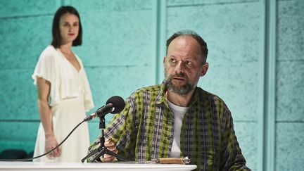 Denis Podalydès et Jennifer Decker dans "Une vie" de Pascal Rambert. (CHRISTOPHE RAYNAUD DE LAGE coll. CF 1069)