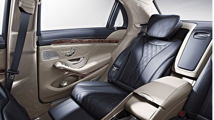  (Interieur d'une voiture allemande luxueuse © Mercedez-Benz)