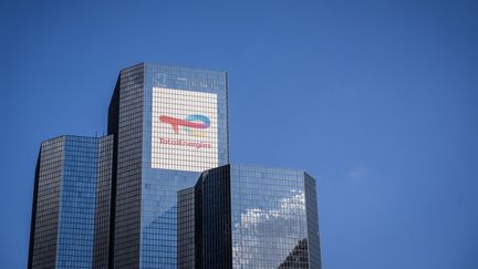 TotalEnergies accuse l'ONG d'avoir gonflé le bilan carbone de l'entreprise. (XOSE BOUZAS / HANS LUCAS / AFP)