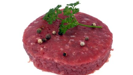 Raw minced steak with parsley and peppercorns. (RICHARD VILLALON / MAXPPP)