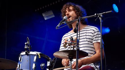 Barbagallo, le chanteur de Tame Impala, sur la scène de l'Industrie à Rock en Seine, vendredi 25 août.
 (Olivier Flandin / FTV)