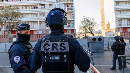 Des membres de la CRS 8 à Marseille, le 5 avril 2023. (BADER GILLES / MAXPPP)