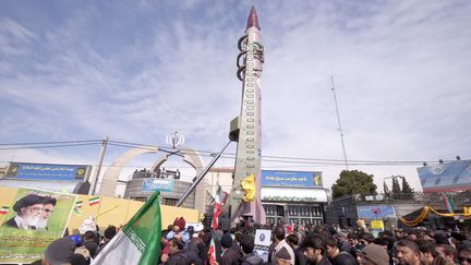 A Téhéran, plusieurs milliers d'Iraniens célèbrent l'anniversaire de la révolution islamique