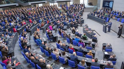 Les députés allemands ont assisté au discours du roi d'Angleterre Charles III au Bundestag à Berlin, le 30 mars 2023. (ARTHUR EDWARDS / POOL / AFP)