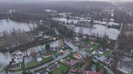 Mercredi 3 janvier, le constat est désespérant : de nombreuses communes du Pas-de-Calais sont sous les eaux. Ces nouvelles inondations surviennent quelques semaines seulement après les dernières. (France 3)