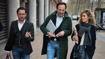 A Toulouse, les avocats de Cédric Jubillar, Jean-Baptiste Alary, Alexandre Martin et Emmanuelle Franck le 11 février 2022. (VALENTINE CHAPUIS / AFP)