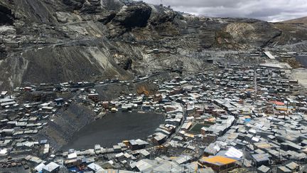 La Rinconada, ville située la plus haut au monde à 5 300 mètres d'altitude au Pérou. (AXEL PITTET / INSERM / AFP)