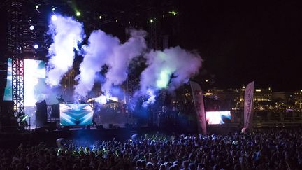 Un concert électro estival, donné par The Avener lors du festival Les Plages Électroniques, à Cannes (12 août 2018)
 (Syspeo / Sipa)