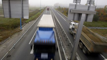 L'Organisation des Transporteurs routiers européens (OTRE) annonce une journée de mobilisation le 21 mars 2022. (GEORGES GOBET / AFP)