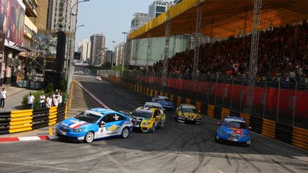 Yvan Muller (Chevrolet) domine la meute dans les rues de Macao