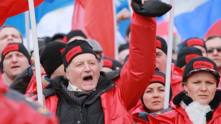 "Le fascisme ne passera pas", scandent des manifestants pro-Poutine, &agrave; Moscou (Russie), le 15 mars 2014. (VITALIY BELOUSOV / RIA NOVOSTI)