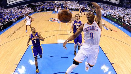 Russell Westbrook au dunk (LARRY W. SMITH / MAXPPP)