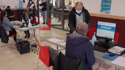 Covid-19 : les centres de vaccinations font le plein