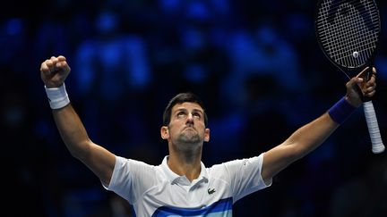 Novak Djokovic s'est qualifié pour les demi-finales après sa victoire contre Andrey Rublev, le 17 novembre à Turin. (MARCO BERTORELLO / AFP)