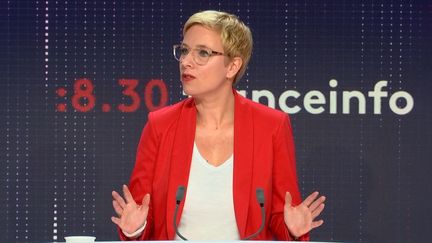 Clémentine Autain, députée La France Insoumise de Seine-Saint-Denis, était l'invitée du "8h30 franceinfo", samedi 13 novembre 2021. (FRANCEINFO / RADIOFRANCE)