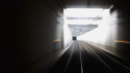 Sur la ligne du TGV Paris-Bordeaux... (24/03/2005) (AFP / Joel Saget)