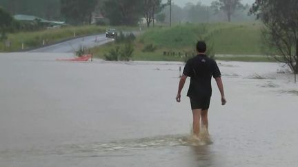 En Australie, la région de Sydney est sous les eaux. D’importantes précipitations frappent le sud-est du pays depuis vendredi 19 mars,&nbsp;et des milliers d’évacuations sont en cours.&nbsp; (France 2)