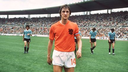 Le footballeur néerlandais Johan Cruyff lors d'un match entre les Pays-Bas et l'Uruguay, le 15 juin 1974. (WERNER BAUM / DPA / AFP)