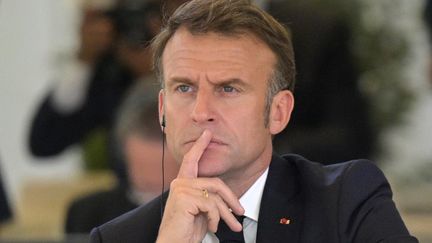 Le président français Emmanuel Macron, lors d'une réunion du G7, en Italie, le 14 juin 2024. (TIZIANA FABI / AFP)