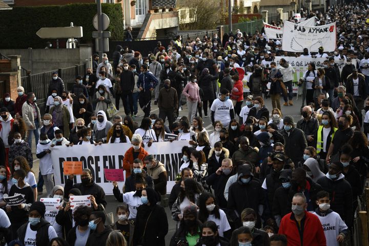 3 mars 2021. Marche blanche en hommage à Aymane à Bondy en Seine-Saint-Denis, tué par balle à l'âge de 15 ans, le 26 février 2021. (JULIEN MATTIA / ANADOLU AGENCY)