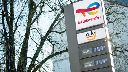 Une station TotalEnergies, le 21 janvier 2022, à Berlin (Allemagne). (FABIAN SOMMER / DPA)