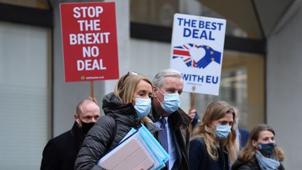 Michel Barnier, négociateur européen du Brexit, en visite à Londres, le 30 novembre 2020. (DANIEL LEAL-OLIVAS / AFP)