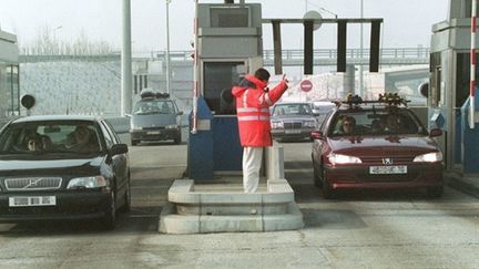 Au péage de Villefranche-sur-Saône en juillet... (AFP - FRED DUFOUR)