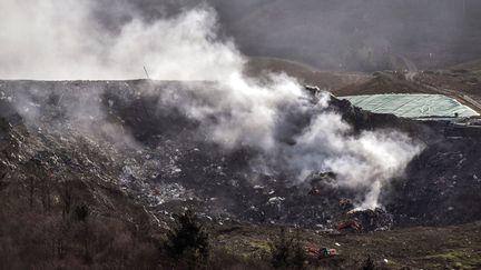 Des recherches ont lieu à la décharge de Zaldibar (Espagne), le 9 février 2020, pour retrouver deux employés de l'entreprise Verter Recycling disparus lors d'un éboulement. (MAXPPP)