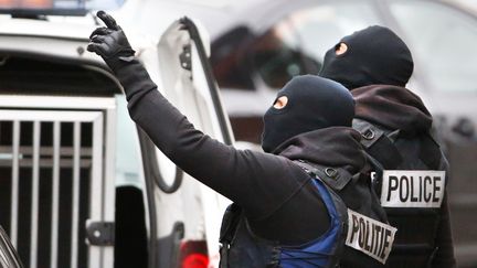 &nbsp; (Opération de police à Molenbeek (Belgique). © Yves Herman/Reuters)