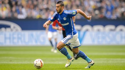 Younès Belhanda sous le maillot de Schalke 04 (THOMAS EISENHUTH / ZB)