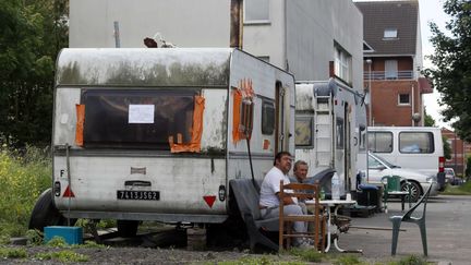 Un camp de Roms &agrave; Hellemmes, dans la banlieue de Lille (Nord) le 3 ao&ucirc;t 2012, quelques jours avant son d&eacute;mant&egrave;lement. (BERNARD BISSON / JDD / SIPA)