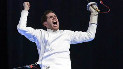 Gauthier Grumier, vainqueur de l'étape de Coupe du monde de Paris (épée) (FABRICE COFFRINI / AFP)