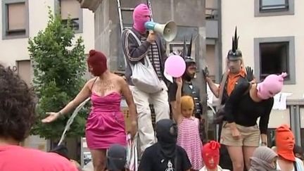 A Aurillac, les artistes soutiennent les Pussy Riot (24 août 2012)
 (-)