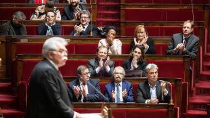 Le député André Chassaigne fait un discours à l'Assemblée nationale à Paris, devant des députés du Parti communiste. Photo d'illustration.&nbsp;&nbsp; (CHRISTOPHE MORIN / MAXPPP)