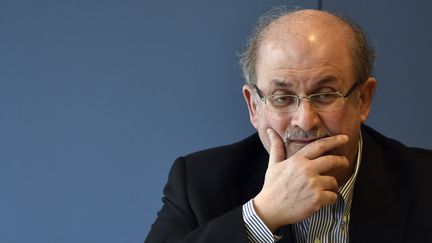 L'auteur Salman Rushdie lors de la promotion de son livre "Deux ans, huit mois et vingt-huit nuits" à Madrid le 6 octobre 2015. (GERARD JULIEN / AFP)