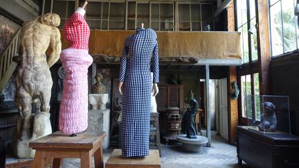 Exposition Back Side / Dos à la mode au musée Bourdelle : le dos remodelé avec la collection de Comme des garçons par Rei Kawakubo en 1997.&nbsp; (CORINNE JEAMMET)