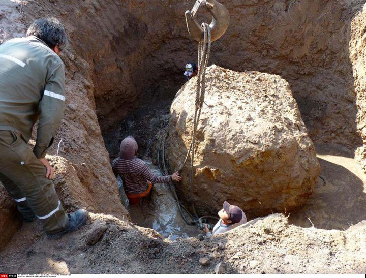 Météorite de plus de 30 tonnes retrouvée dans la province de Chaco en Argentine le 11 septembre 2016.&nbsp; (CHINE NOUVELLE/SIPA / XINHUA)