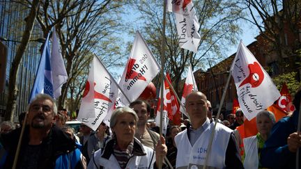 Des membres de la Ligue des droits de l'homme en marge d'une manifestation contre la réforme des retraites, à Toulouse (Haute-Garonne), le 6 avril 2023. (ALAIN PITTON / NURPHOTO)