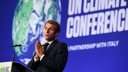 Emmanuel Macron lors de son discours à la COP26 à Glasgow, le 1er novembre 2021. (ALAIN JOCARD / AFP)