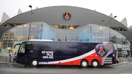 Le bus du PSG devant le Parc des princes, le 19 octobre 2012.&nbsp; (ALEXIS REAU / SIPA)