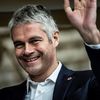 Le président Les Républicains de la région Auvergne-Rhône-Alpes, Laurent Wauquiez, inaugure une exposition de santons à l'hôtel de région à Lyon, le 4 décembre 2017. (JEFF PACHOUD / AFP)