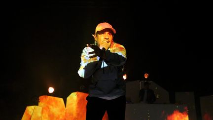 Depuis la sortie de son premier album solo, "Feu", en 2015, Nekfeu a enchaîné sur une tournée triomphale&nbsp;à travers la France (JEAN-BAPTISTE QUENTIN / MAXPPP)