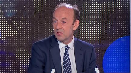 Vincent Duclert, historien, était l'invité du journal de 23 Heures de franceinfo, jeudi 27 mai. C'est lui qui a supervisé le travail de recherche et de mémoire sur le génocide au Rwanda qui a été remis au chef de l'Etat. (FRANCEINFO)