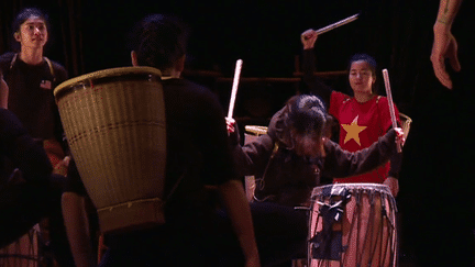 Scène du spectacle du Nouveau Cirque National du Vietnam
 (France 3 Culturebox Capture d&#039;écran)