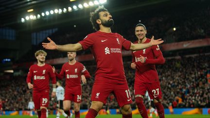 Mohamed Salah célèbre son doublé contre Manchester United pour une victoire cinglante de Liverpool, 7-0, dimanche 5 mars. (PETER POWELL / MAXPPP)